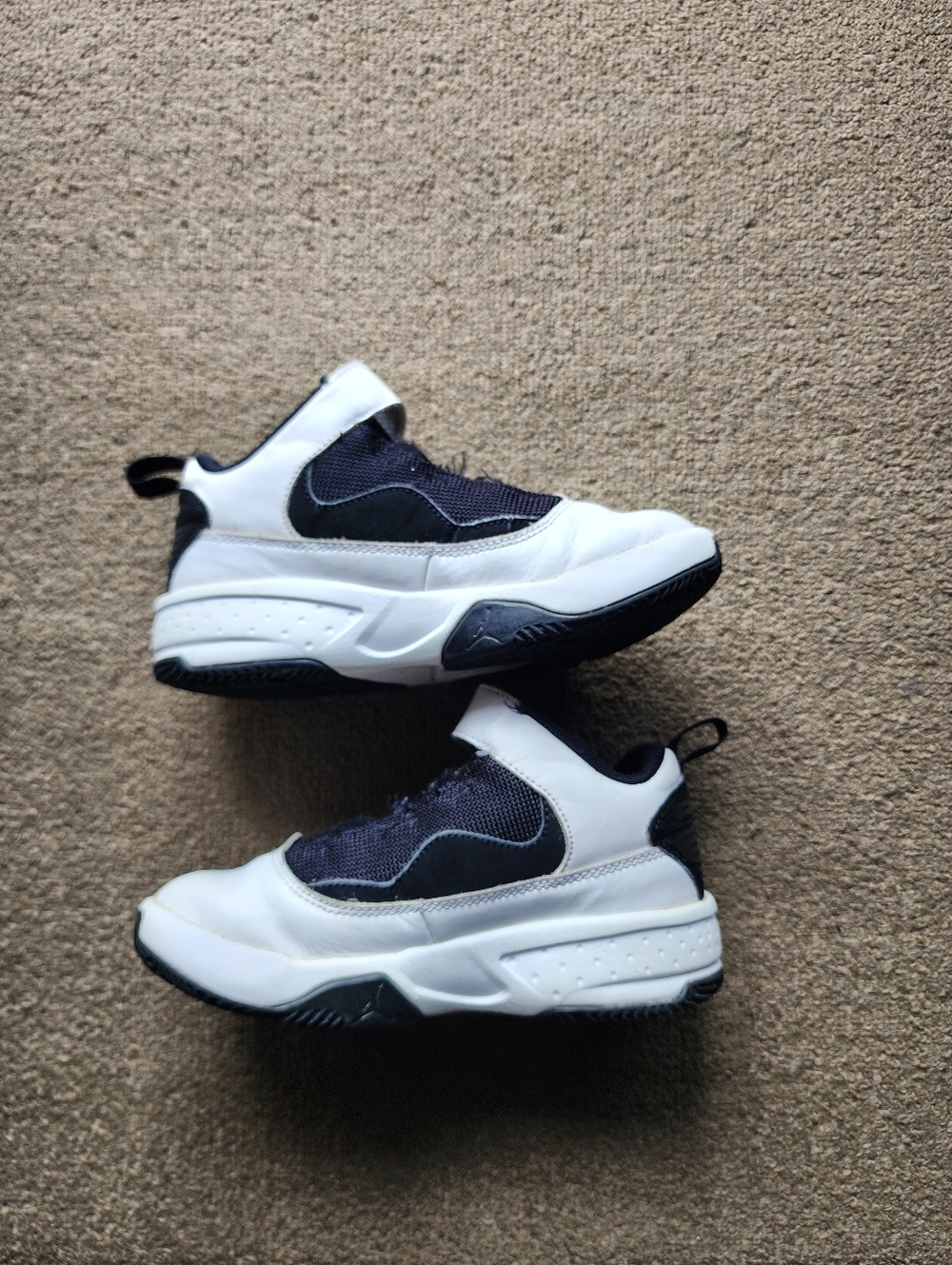 Air Jordan Max Aura 2 'White Black'